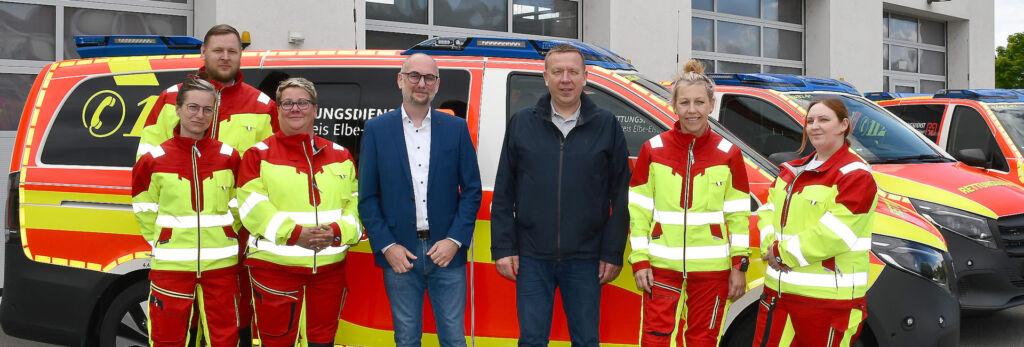 Landkreis Elbe-Elster stärkt die Notfallversorgung: Drei neue Notarzteinsatzfahrzeuge offiziell übergeben